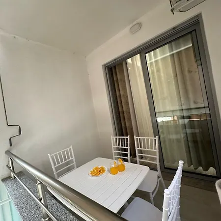 Family In Apartmán Golem (Tirana)