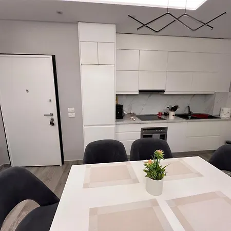 Family In * Golem (Tirana)